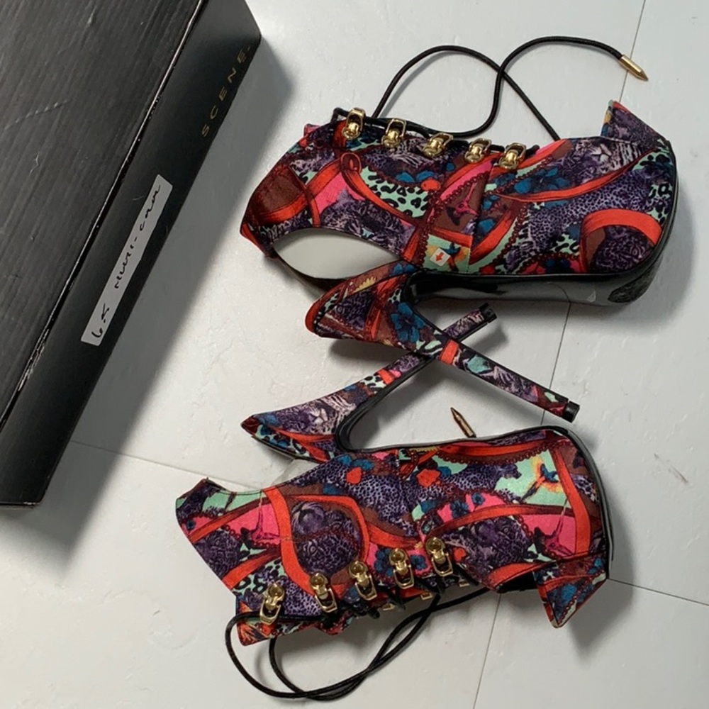 Scene. Size 6.5. Multi-color. - Picture 4 of 5